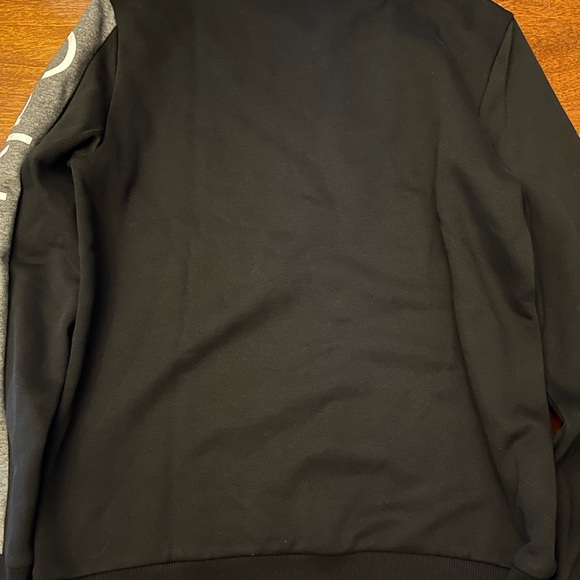 Men’s Calvin Klein crew neck - Picture 2 of 2